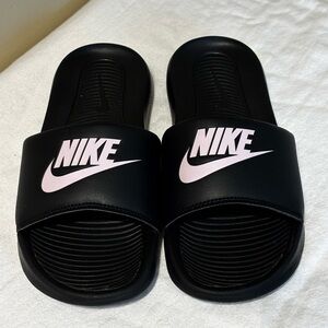 Nike Victori One Slides - Black & Light Arctic Pink
